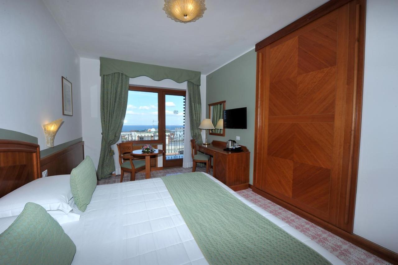 Grand Hotel Cesare Augusto Соренто Екстериор снимка